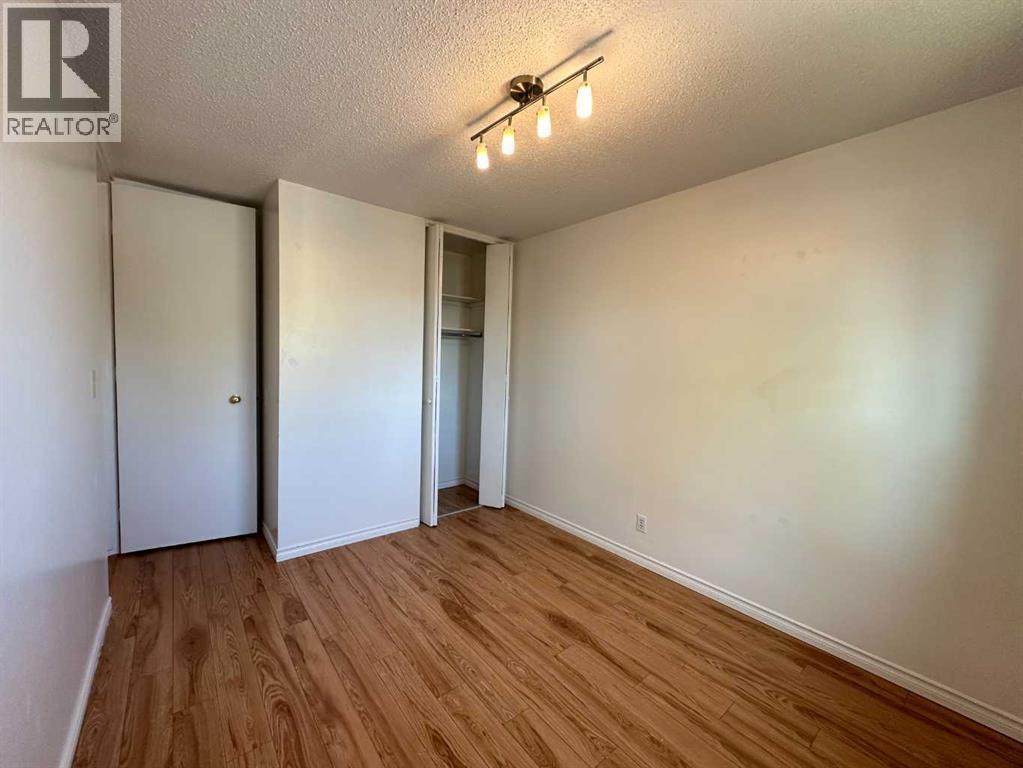 121 Huntford Close NE - 32