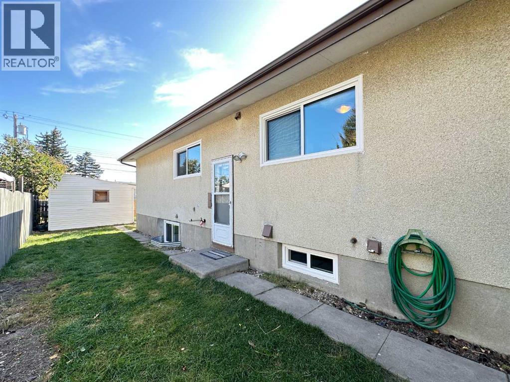 121 Huntford Close NE - 36