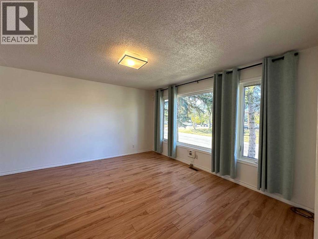 121 Huntford Close NE - 6