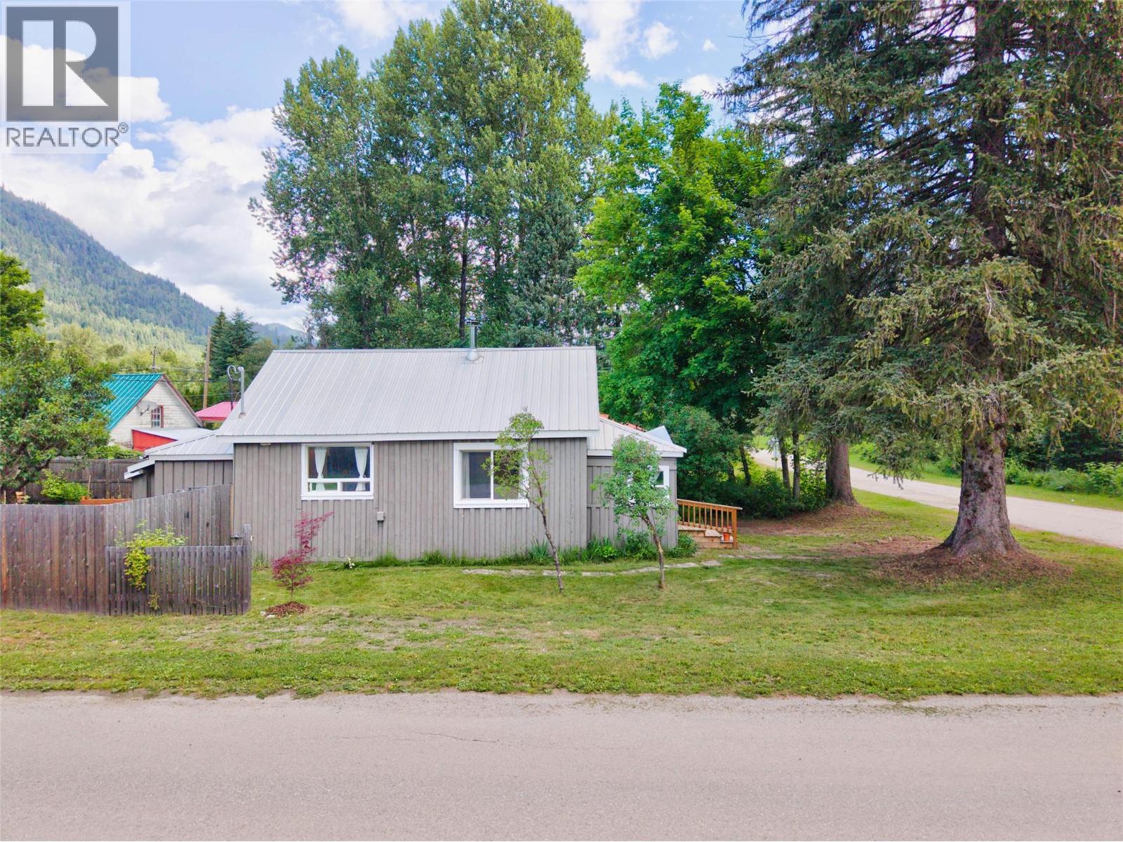 124 SAYWARD Avenue - 57