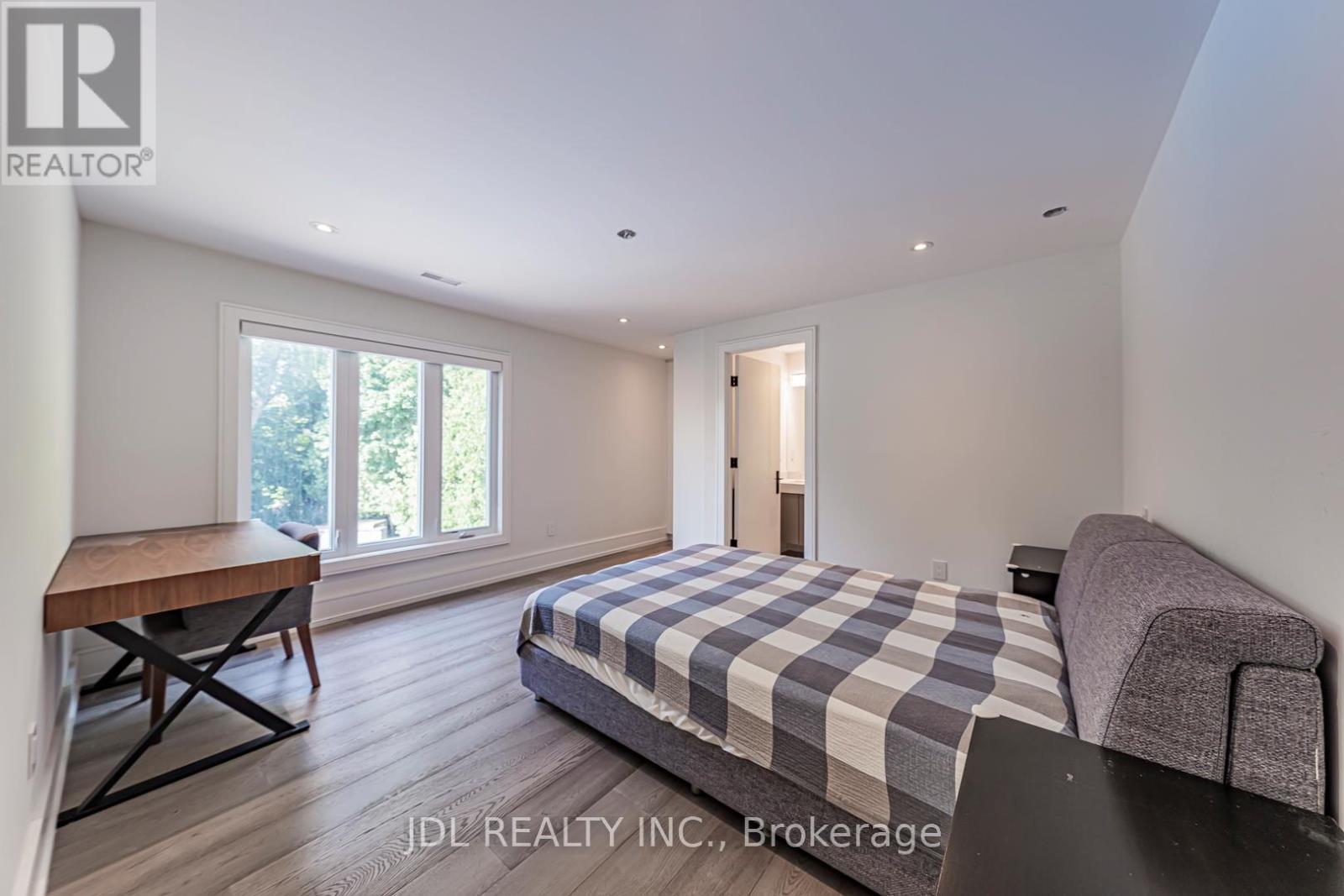 19 FIFESHIRE ROAD - 28