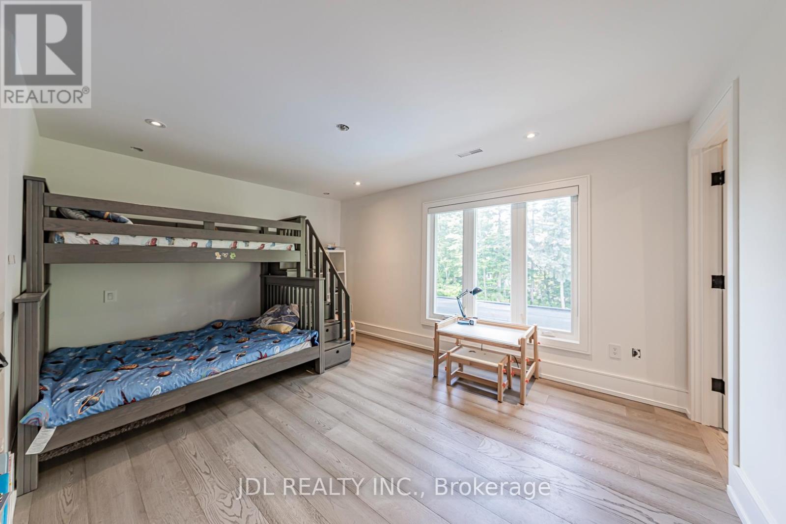 19 FIFESHIRE ROAD - 33