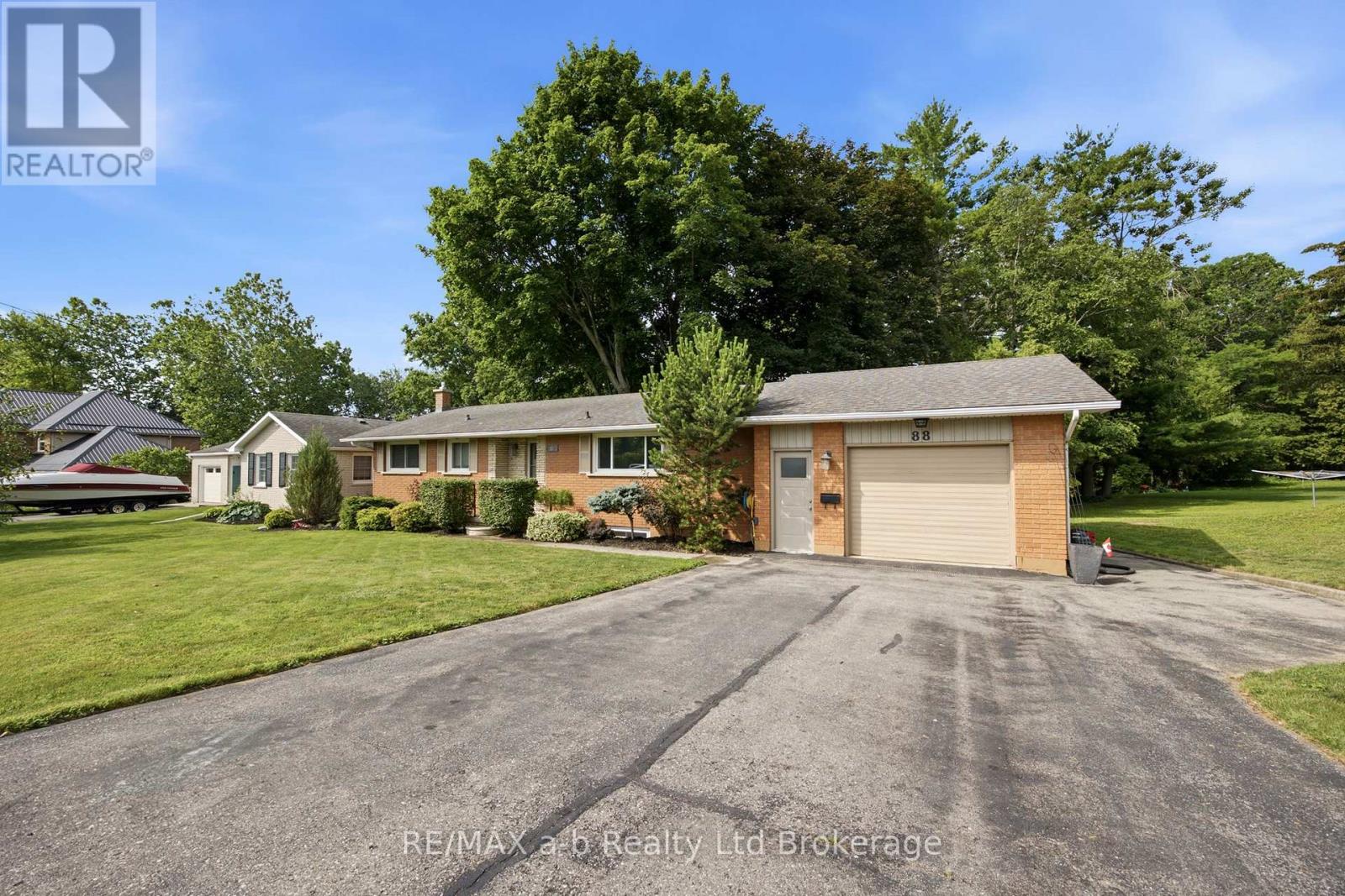 88 HILLSIDE AVENUE - 3