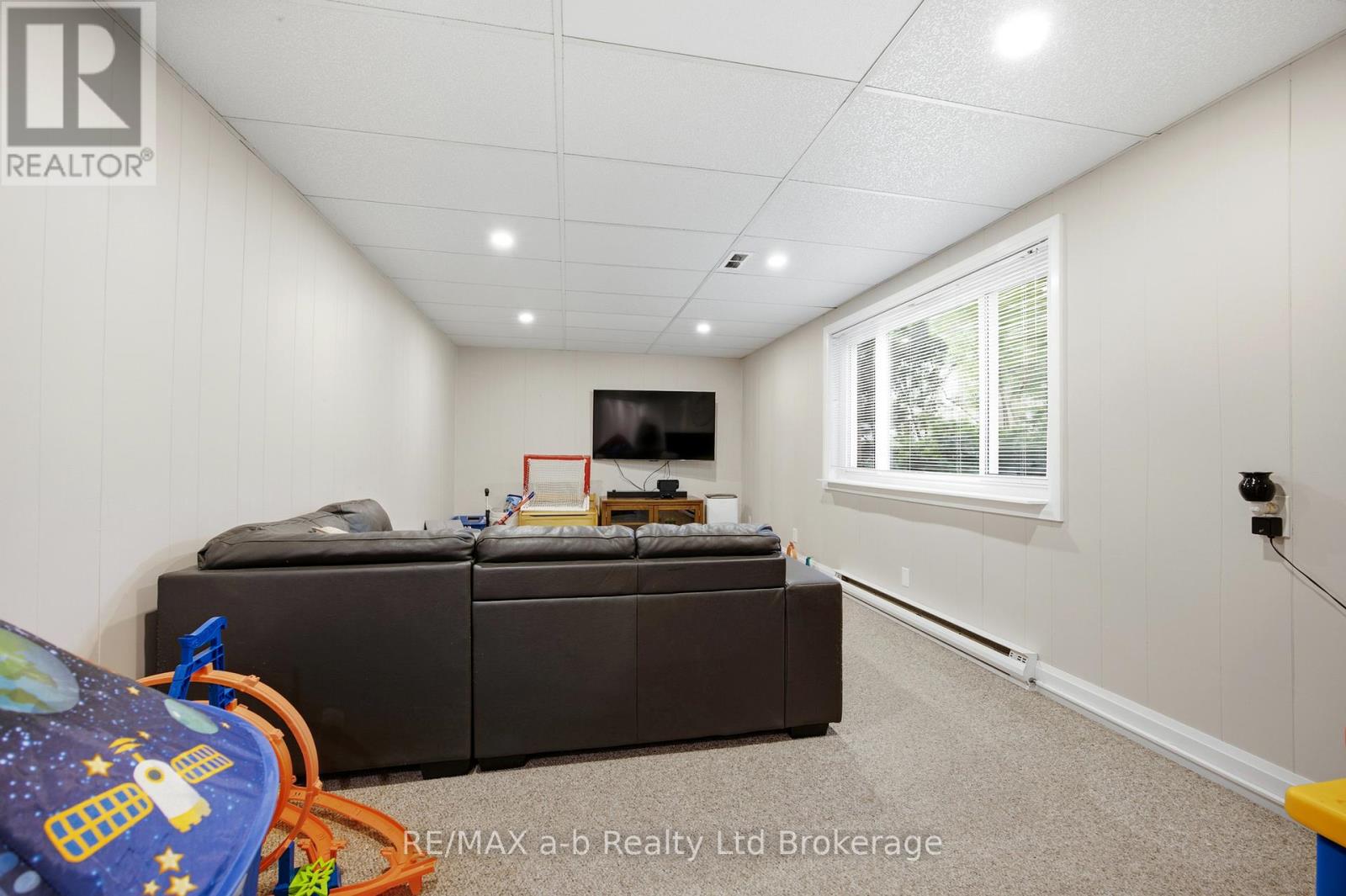 88 HILLSIDE AVENUE - 30