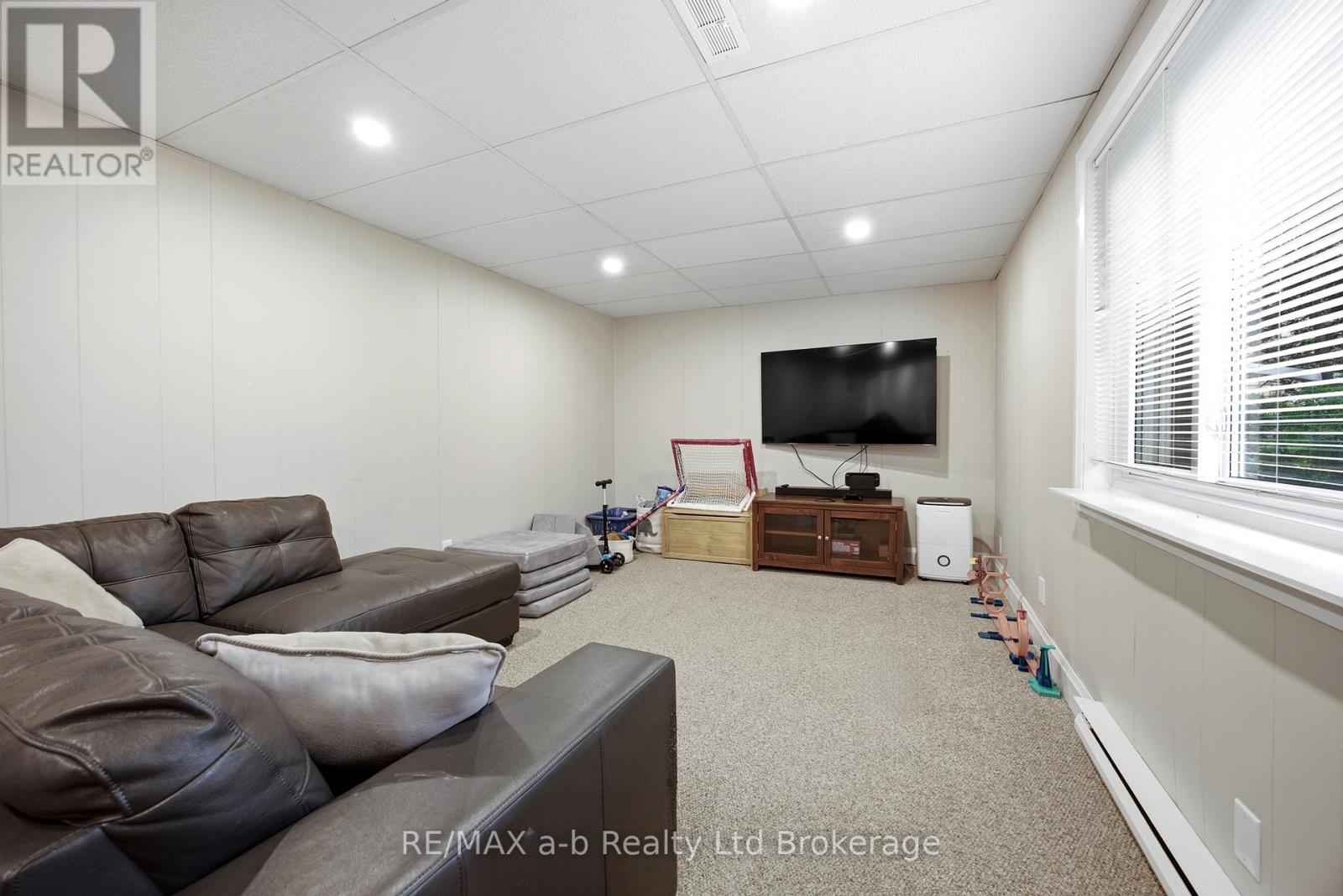 88 HILLSIDE AVENUE - 31