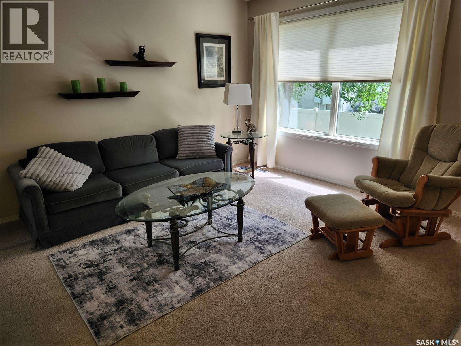 #127 405 Bayfield CRESCENT - Image 2