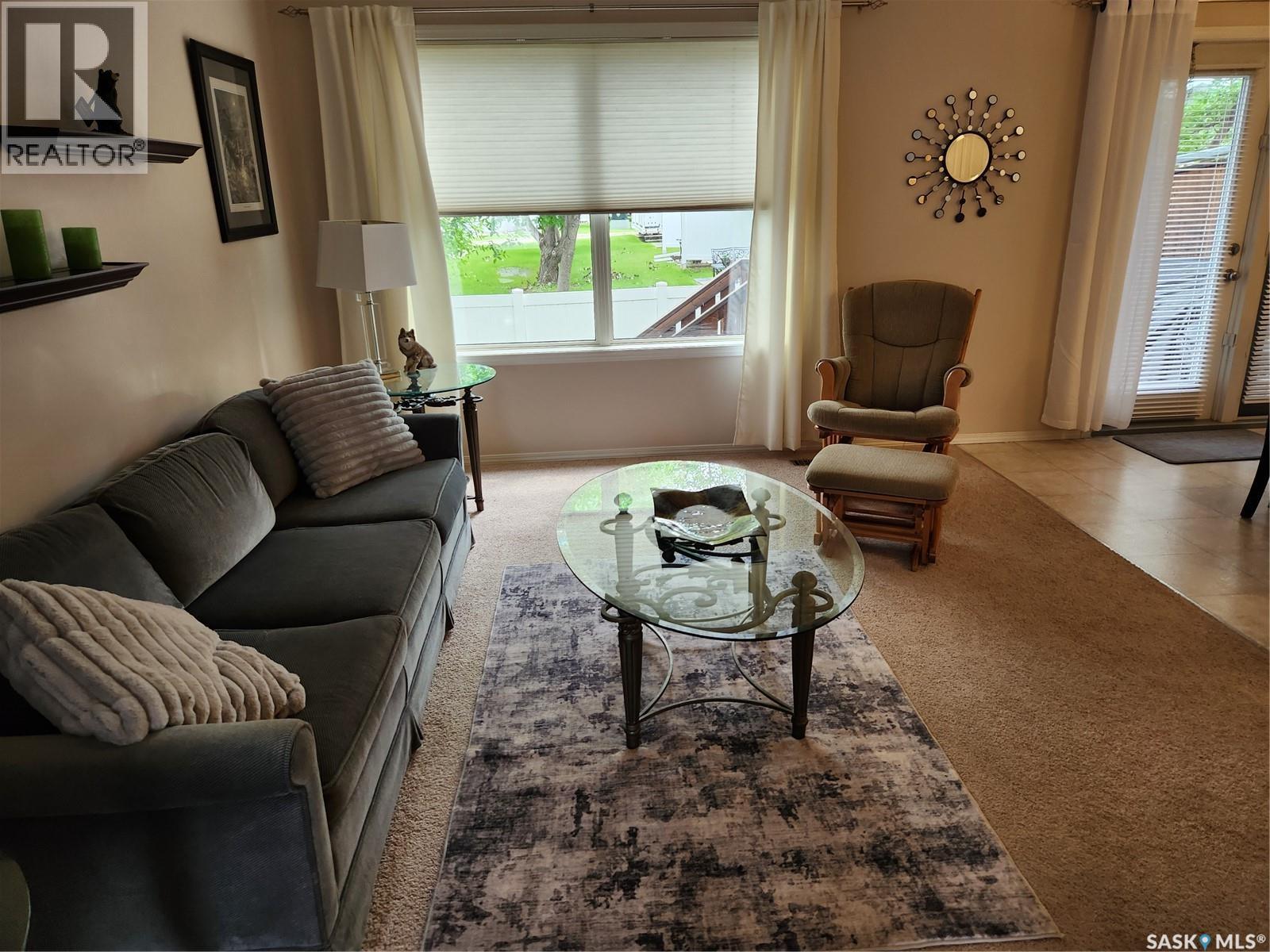 #127 405 Bayfield CRESCENT - 3