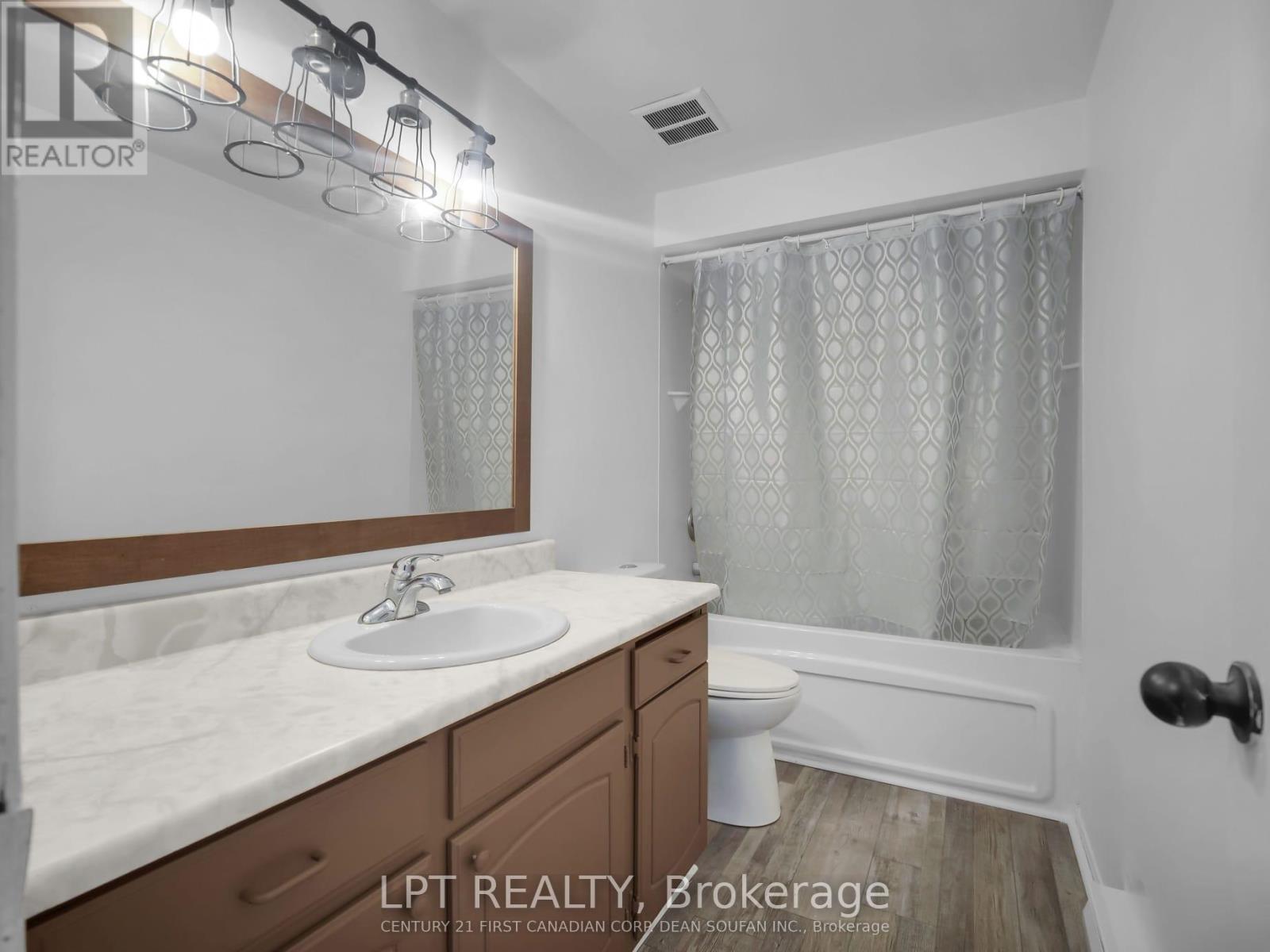 #100 51 SHOLTO DRIVE - 20