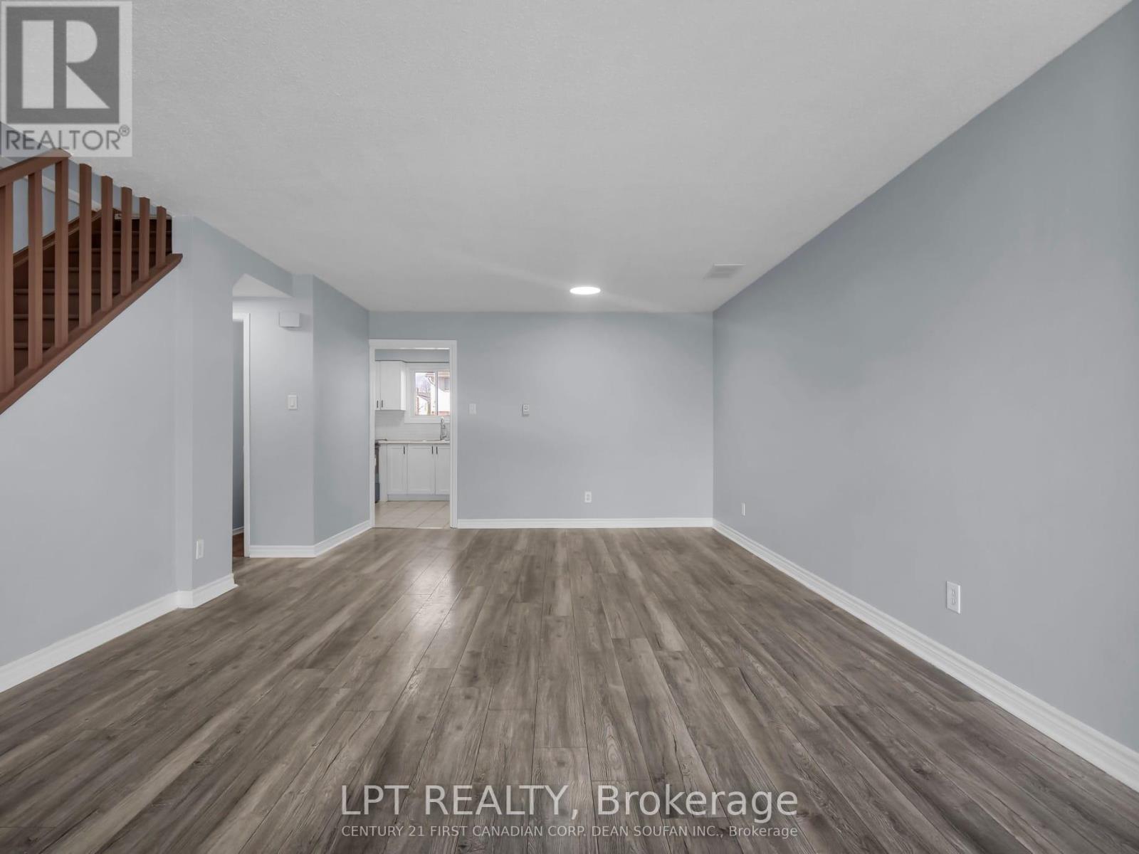 #100 51 SHOLTO DRIVE - 7