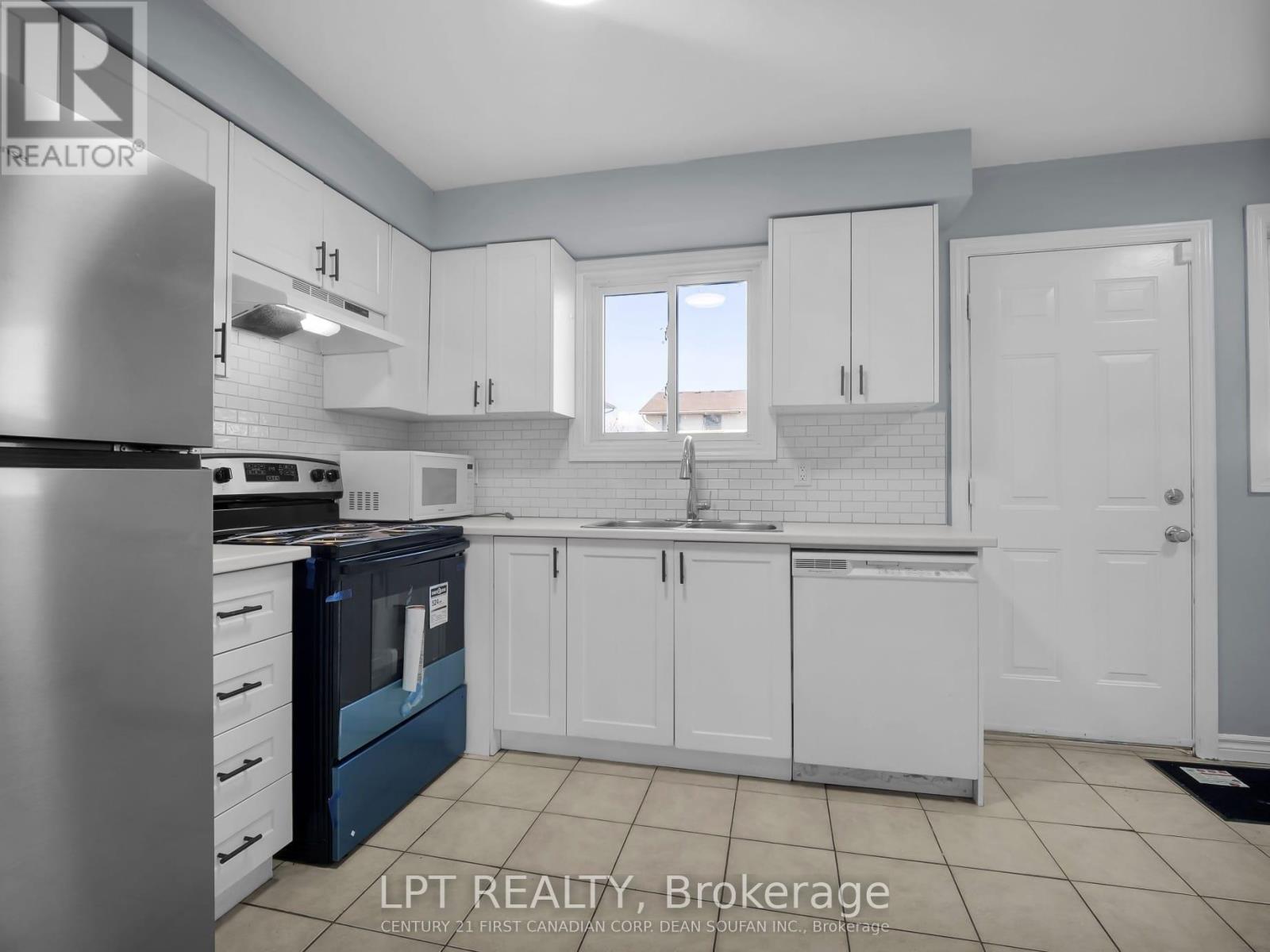 #100 51 SHOLTO DRIVE - 10