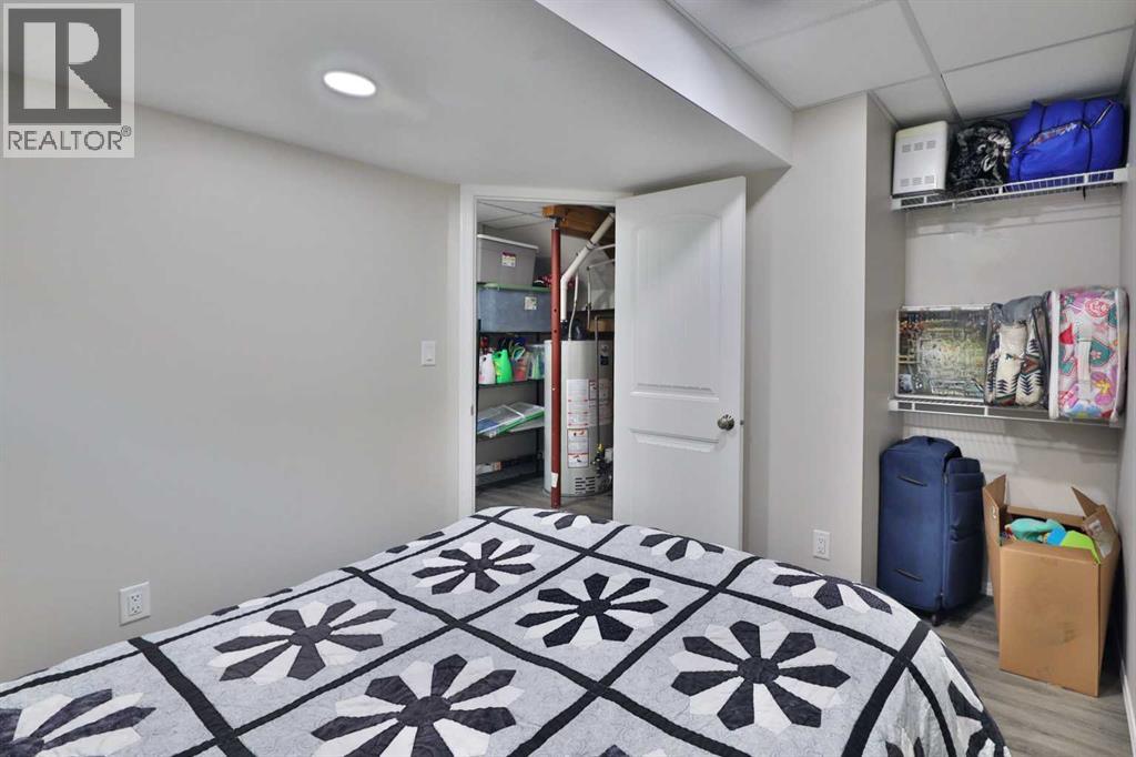 4513 73A Street - 40