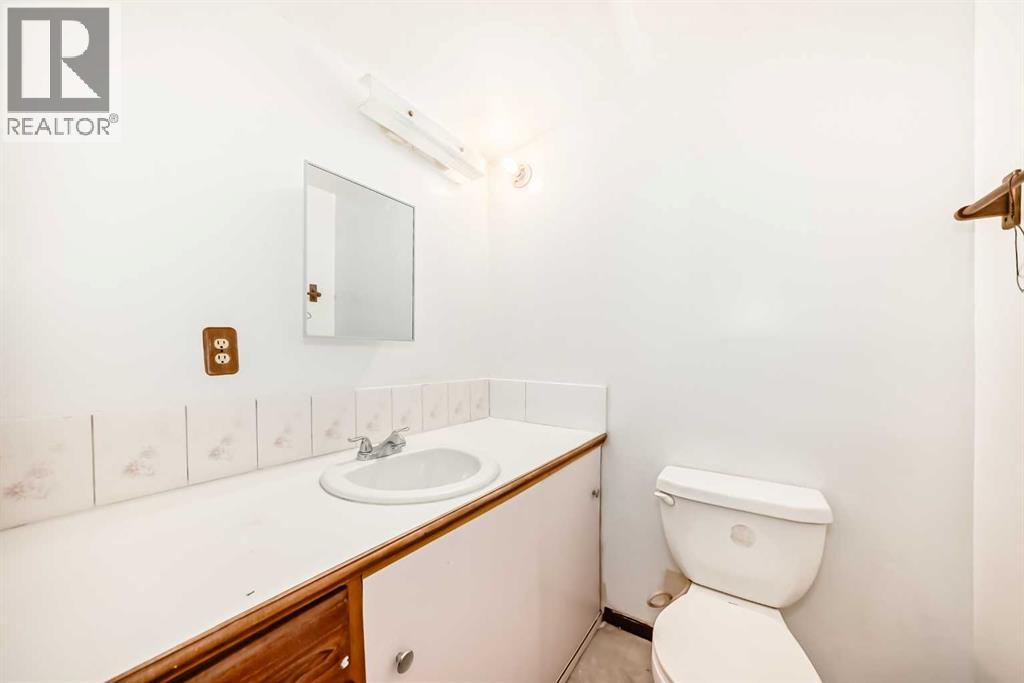4218 38 Street NE - 36