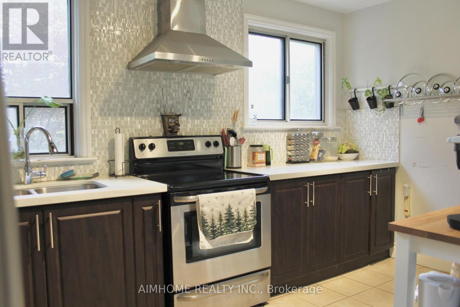 31 CAMILLA CRESCENT - 10