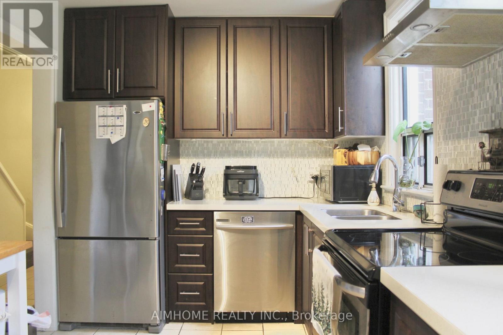31 CAMILLA CRESCENT - 12