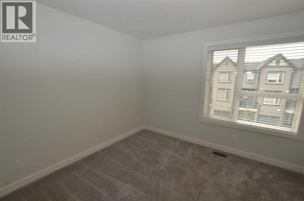 #106 16 Evanscrest Park NW - 37