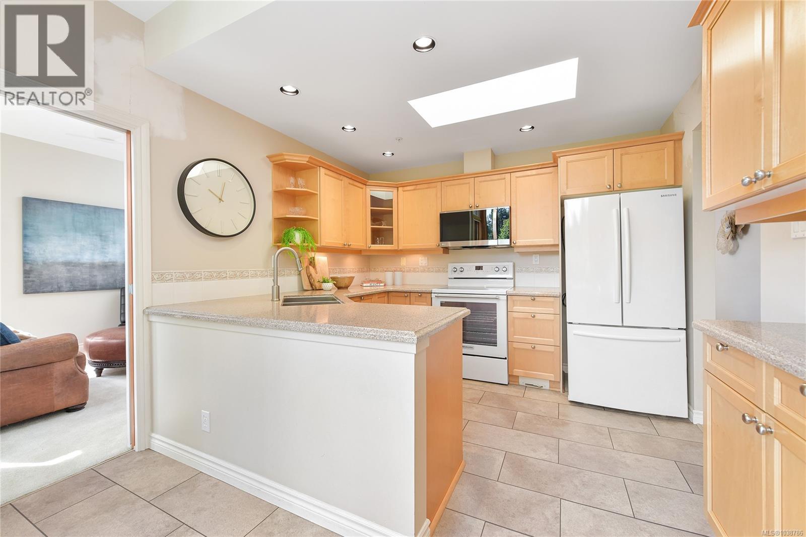 #403 5327 Cordova Bay Rd - 20