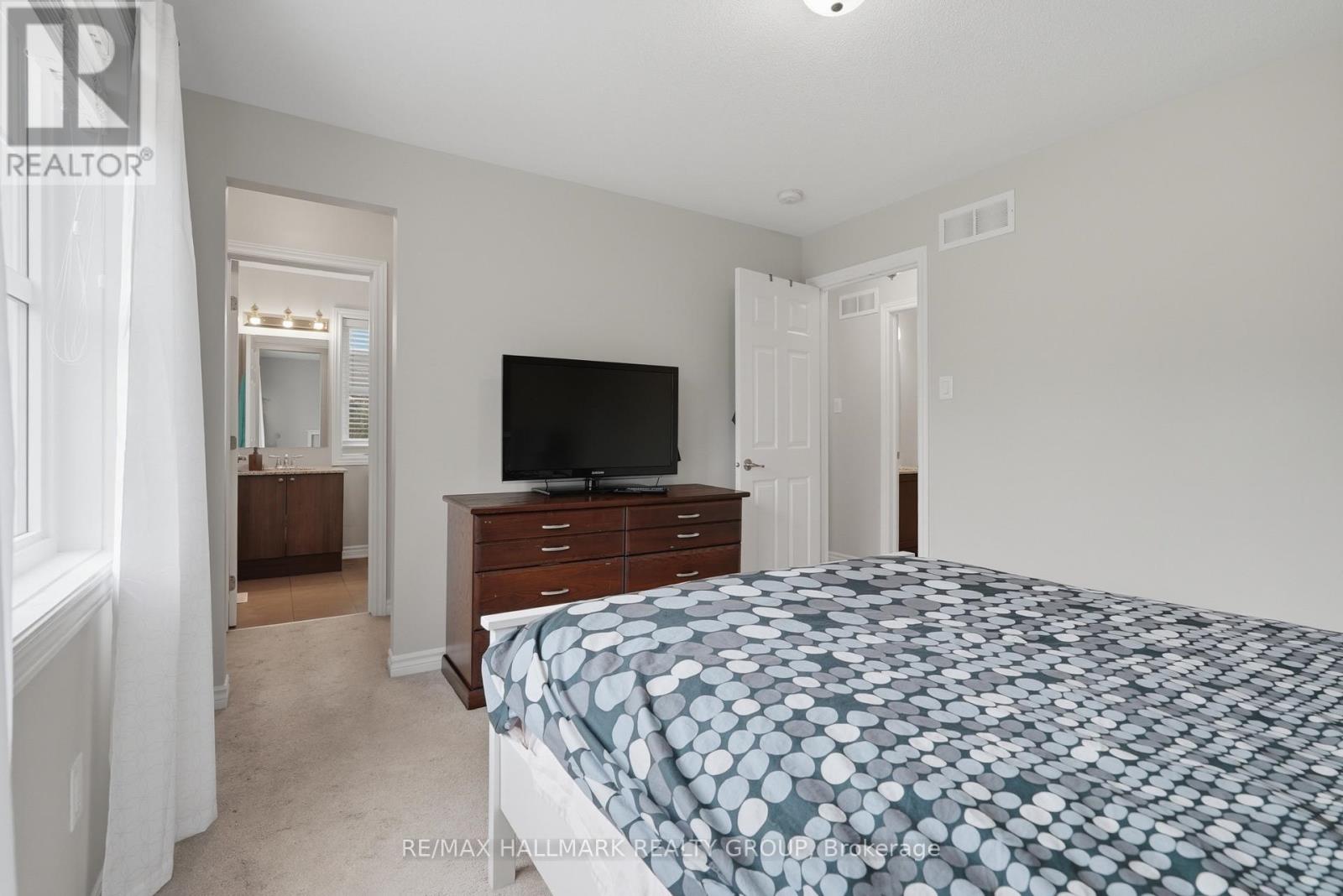 588 FOXLIGHT CIRCLE - 24