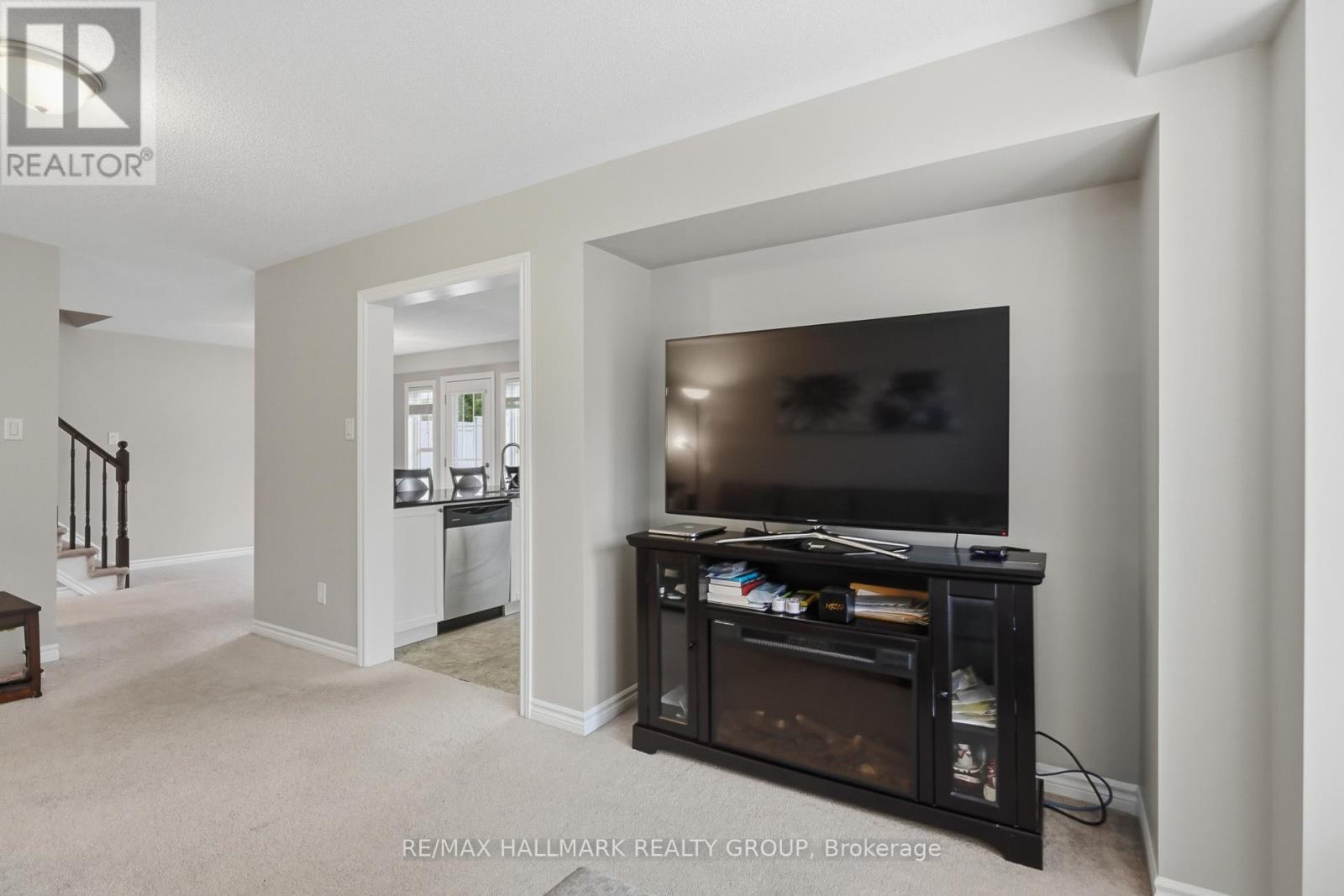 588 FOXLIGHT CIRCLE - 18