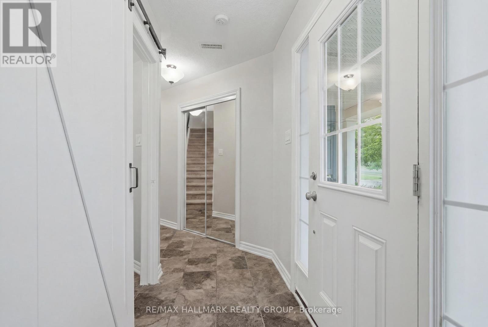 588 FOXLIGHT CIRCLE - 3