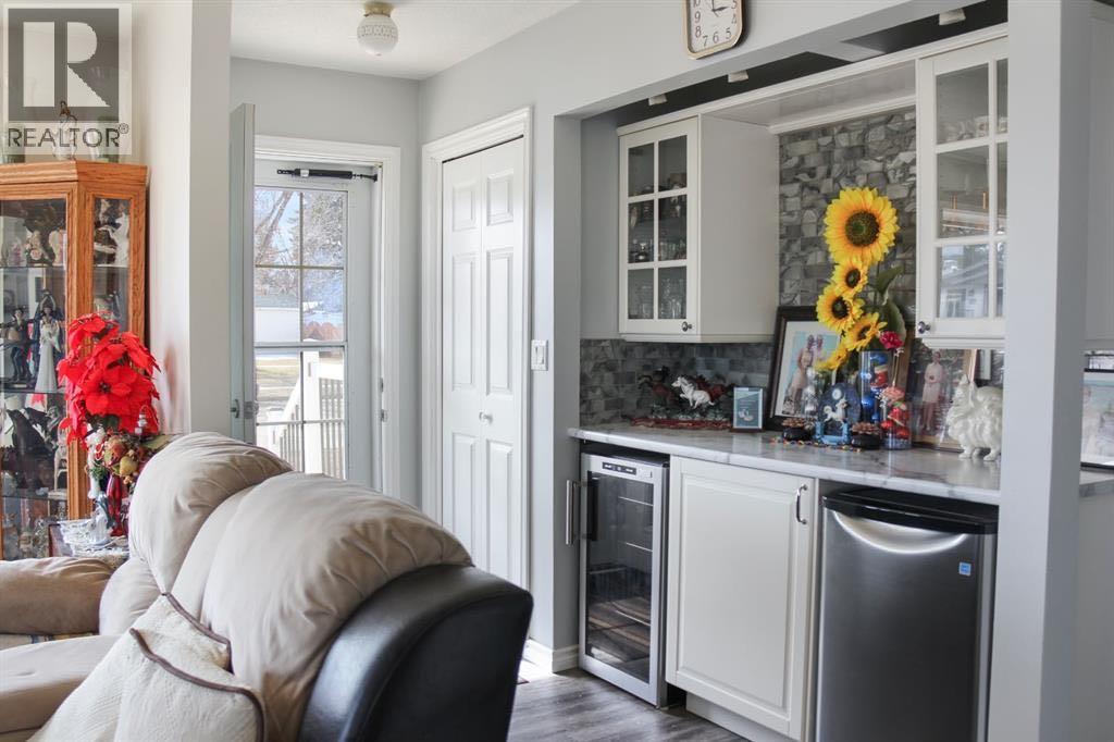 4801 48 Avenue - photo 4