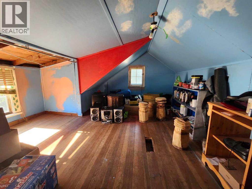 541 2 Avenue W — photo 11