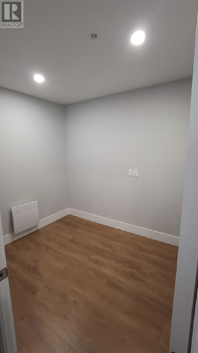 #404 18 Gilbert Drive - 17