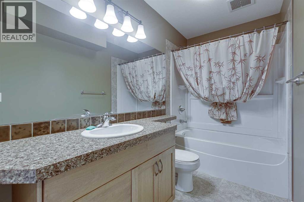 74 Mackenzie Crescent — photo 36