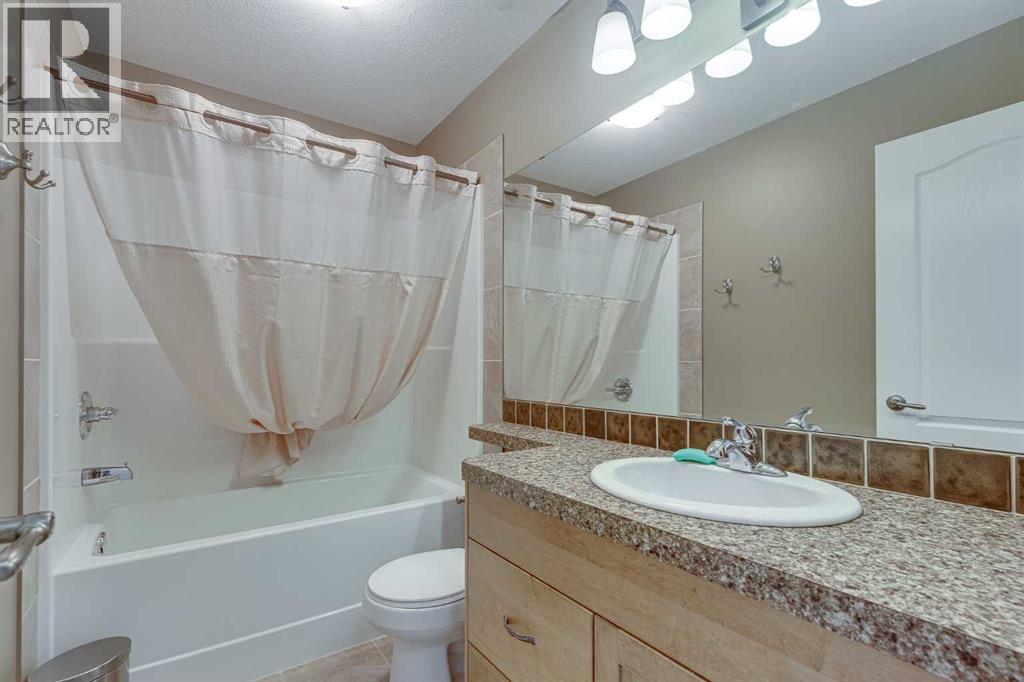 74 Mackenzie Crescent — photo 27