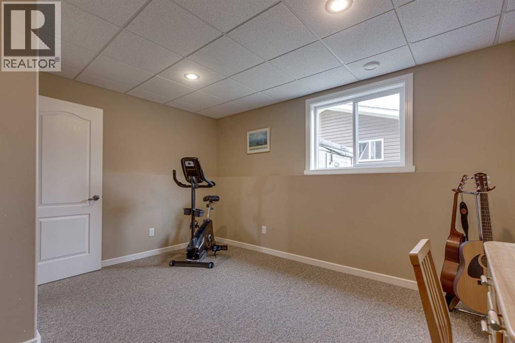 74 Mackenzie Crescent — photo 38