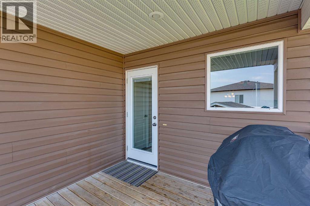 74 Mackenzie Crescent — photo 42