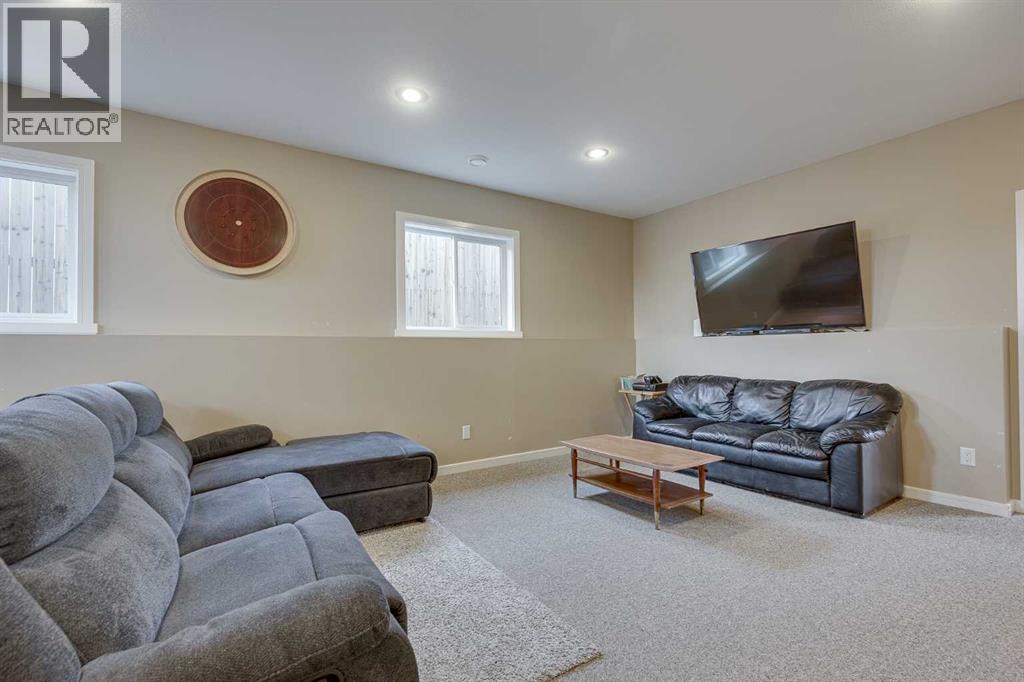74 Mackenzie Crescent — photo 30