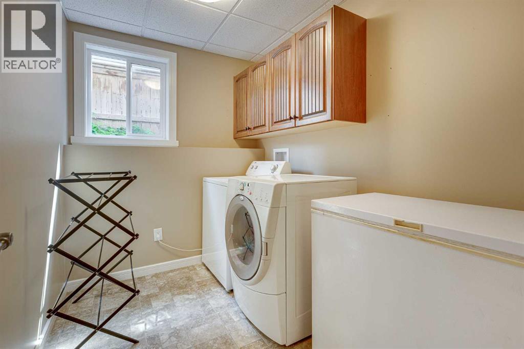 74 Mackenzie Crescent — photo 40