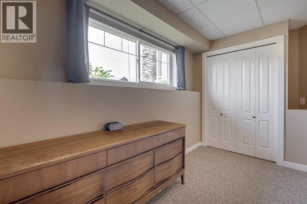 74 Mackenzie Crescent — photo 34