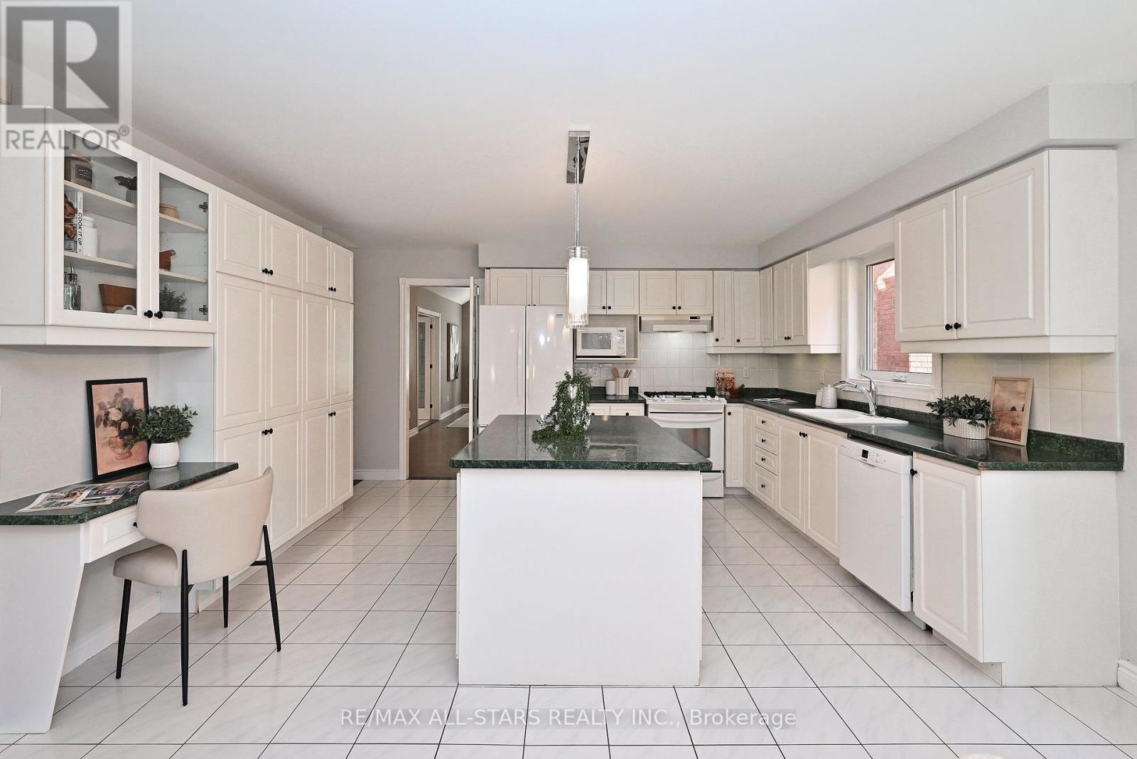 34 CAPTAIN ARMSTRONG LANE - 12