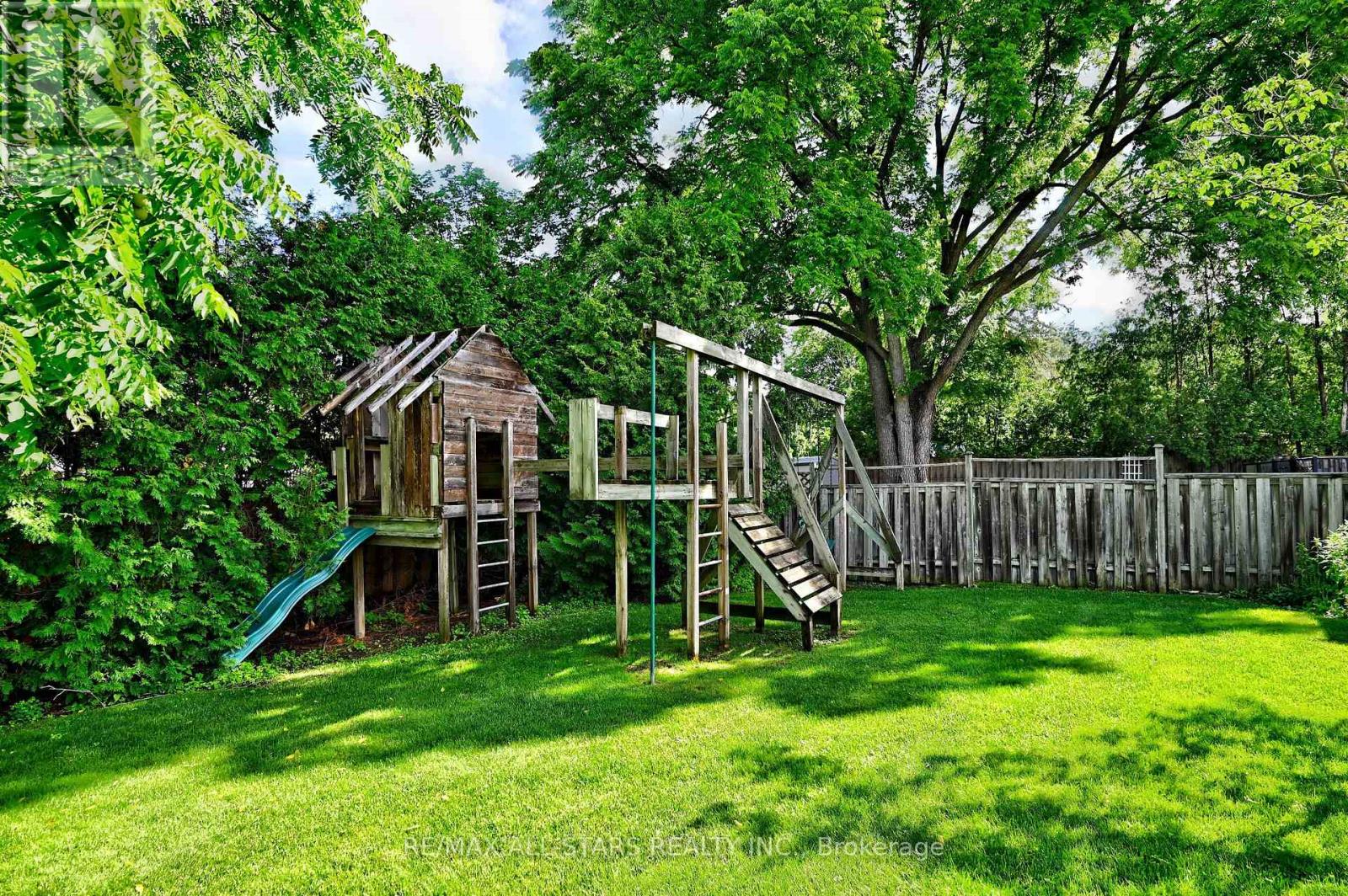 34 CAPTAIN ARMSTRONG LANE - 32