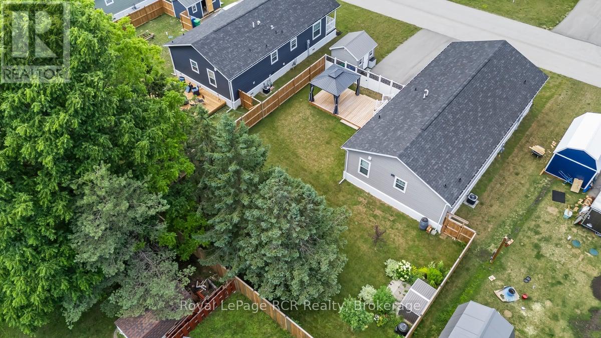 206 SPRUCE DRIVE - 31