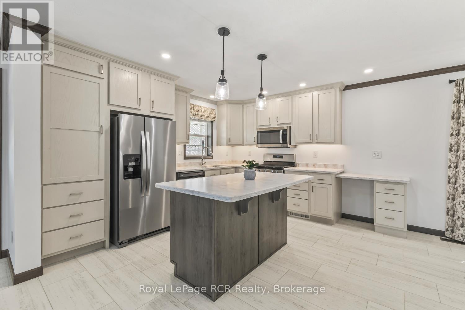 206 SPRUCE DRIVE - 6