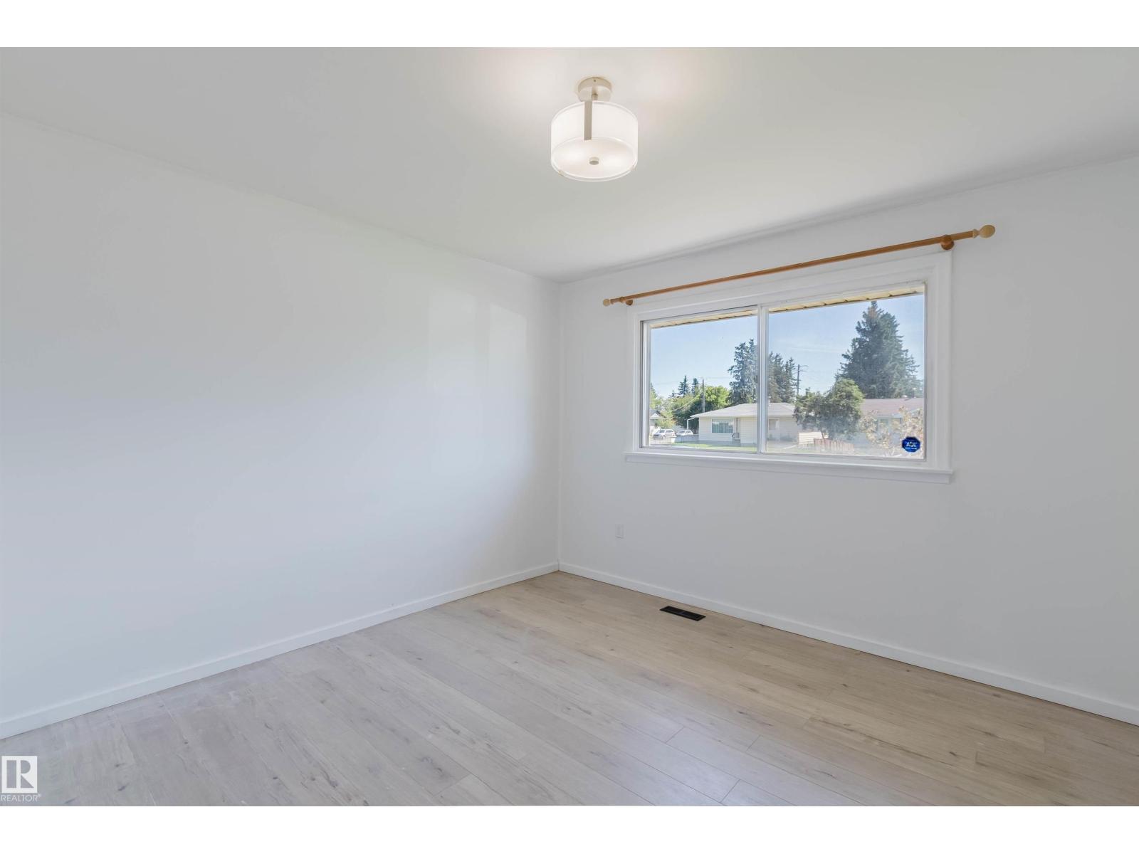 9606 163 ST NW - 7