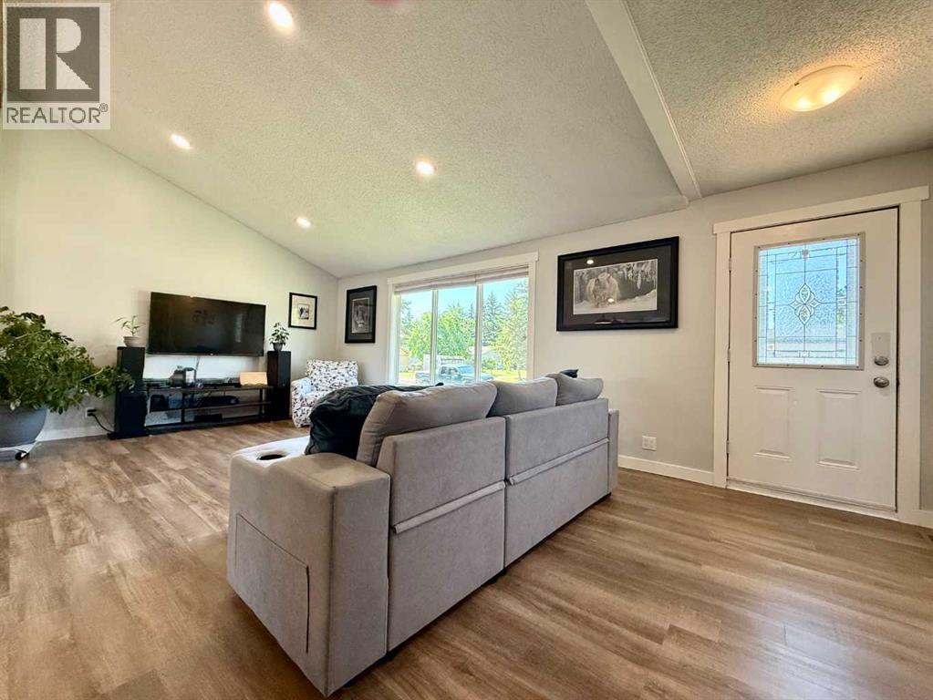 5008 4 Avenue - photo 2