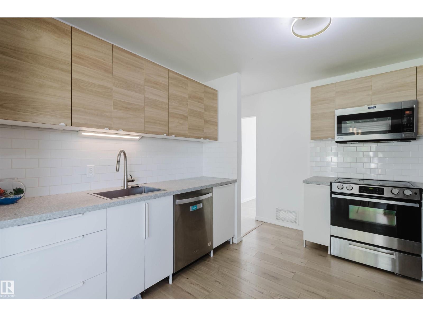 9606 163 ST NW - 17