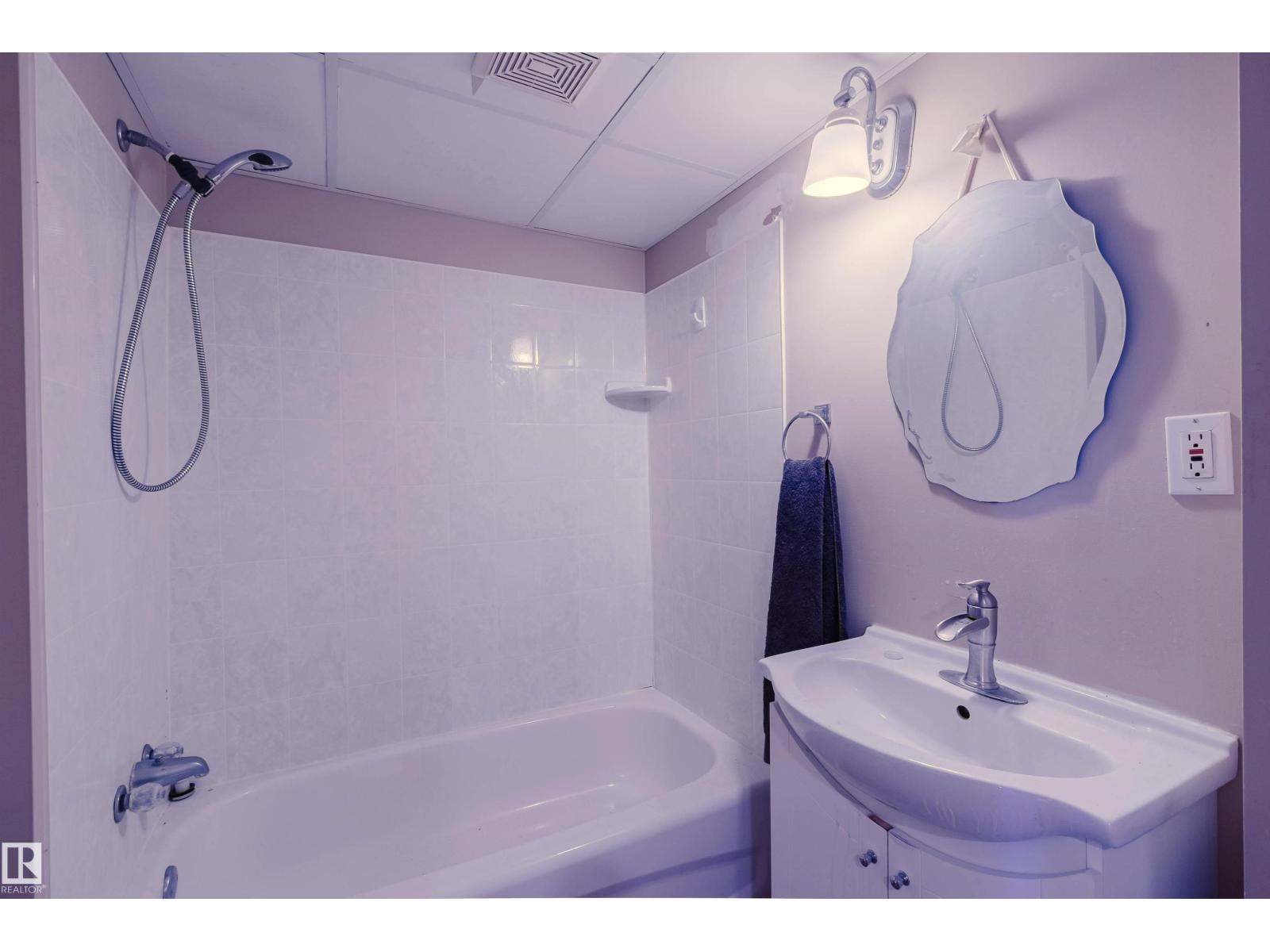 9606 163 ST NW - 30