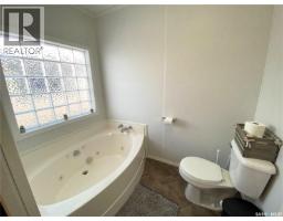 4pc Bathroom - 9 Golfview Crescent, Kindersley, SK S0L1S1 Photo 10