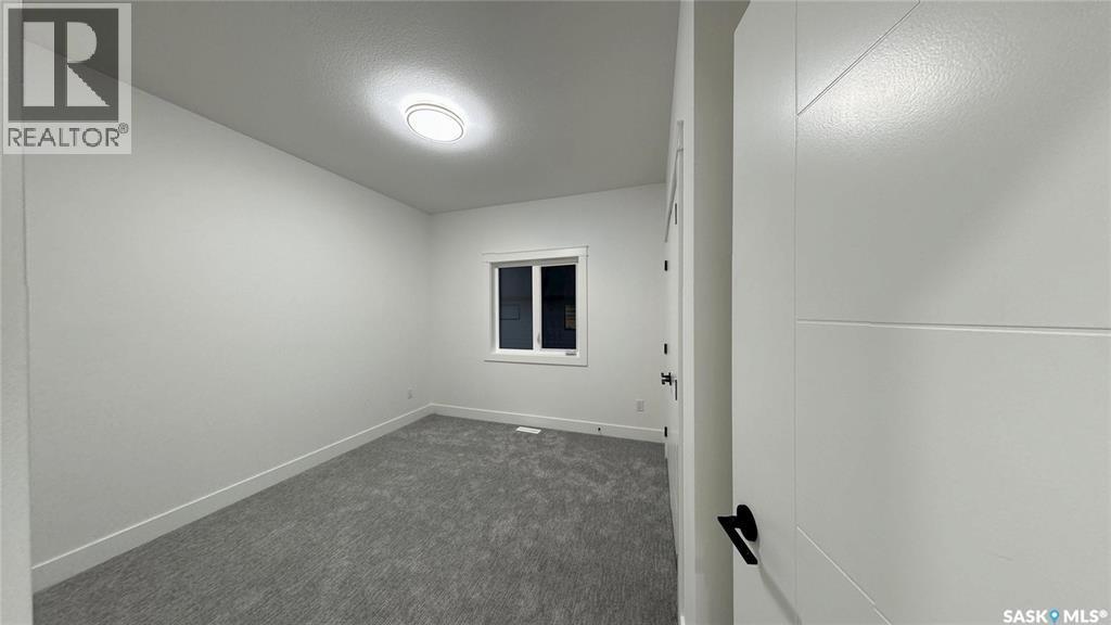 443 Yuel CRESCENT - 13