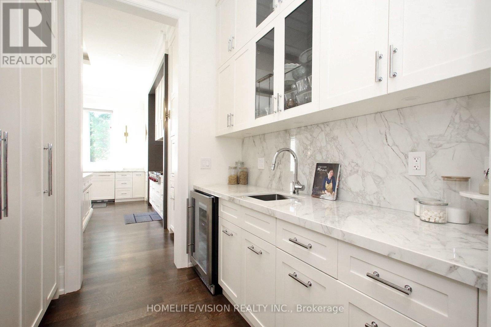35 LONGWOOD DRIVE SW - 24