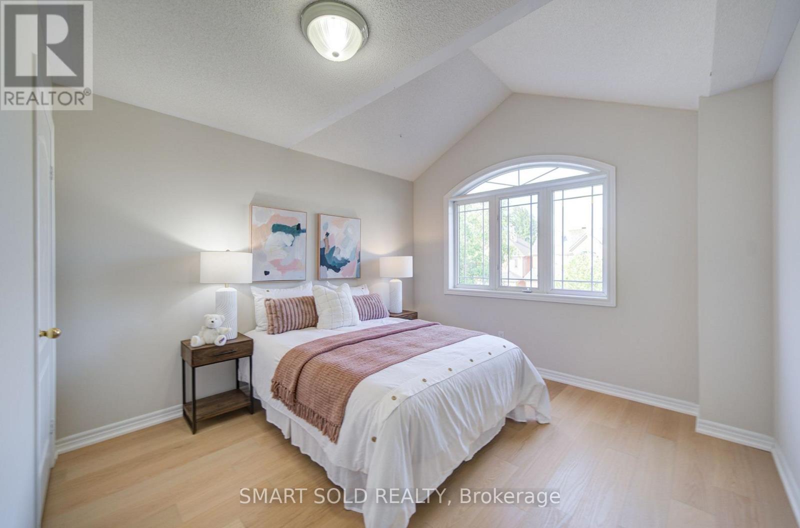 9 PEGASUS DRIVE - 32