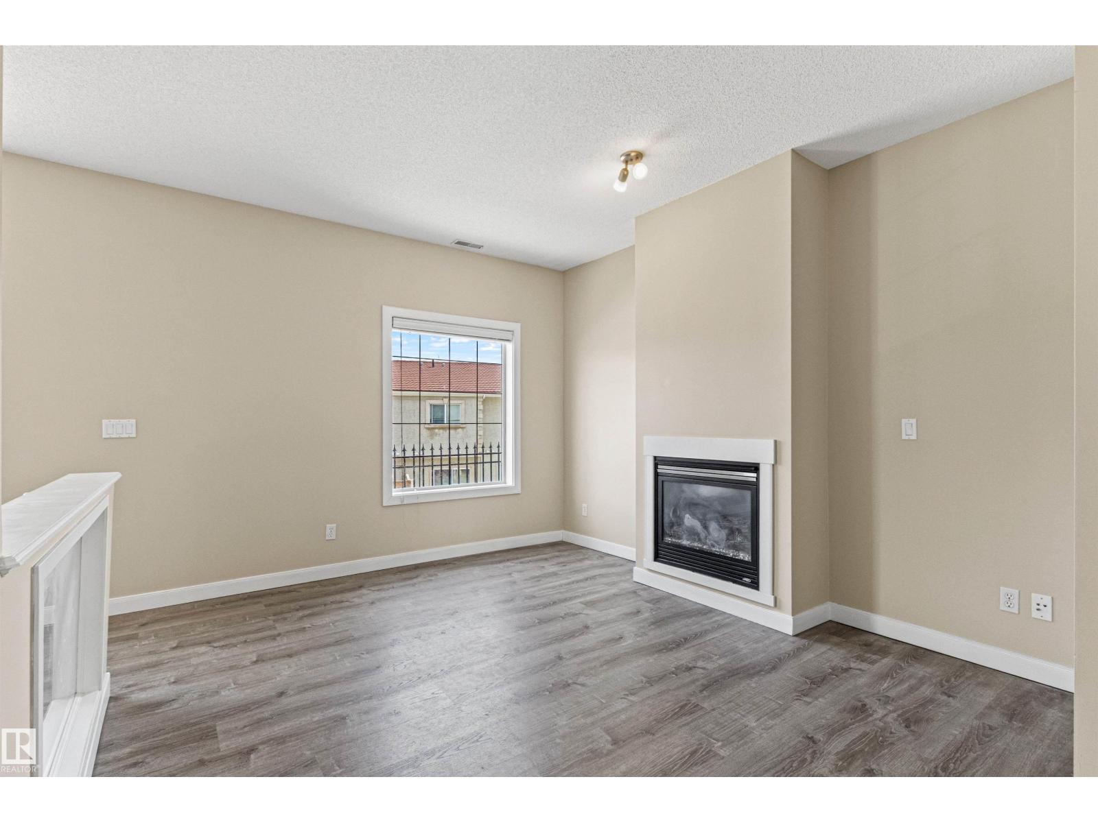 #39 13825 155 AV NW - 12