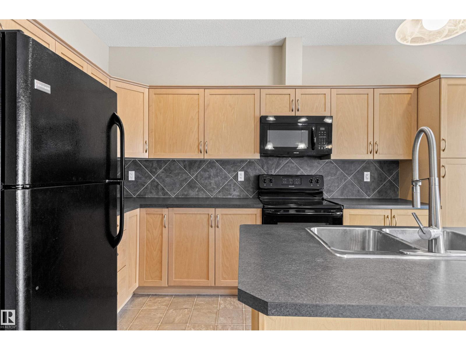 #39 13825 155 AV NW - 34