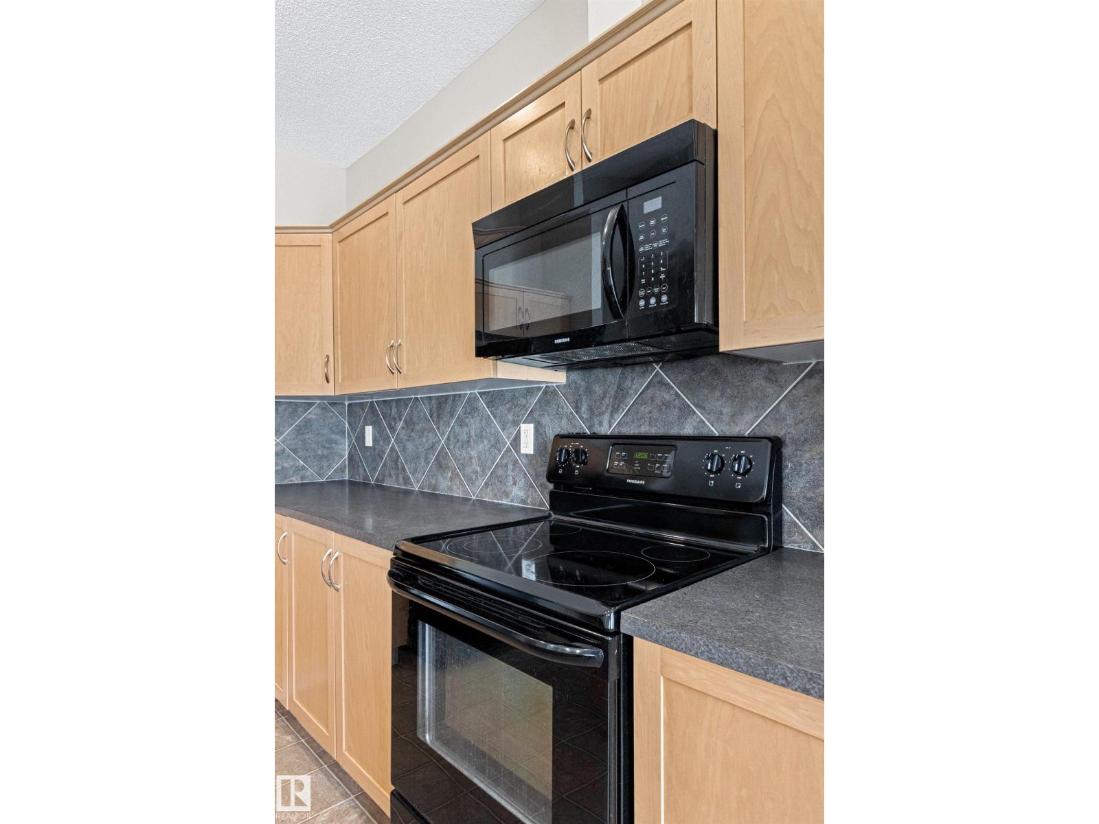 #39 13825 155 AV NW - 30