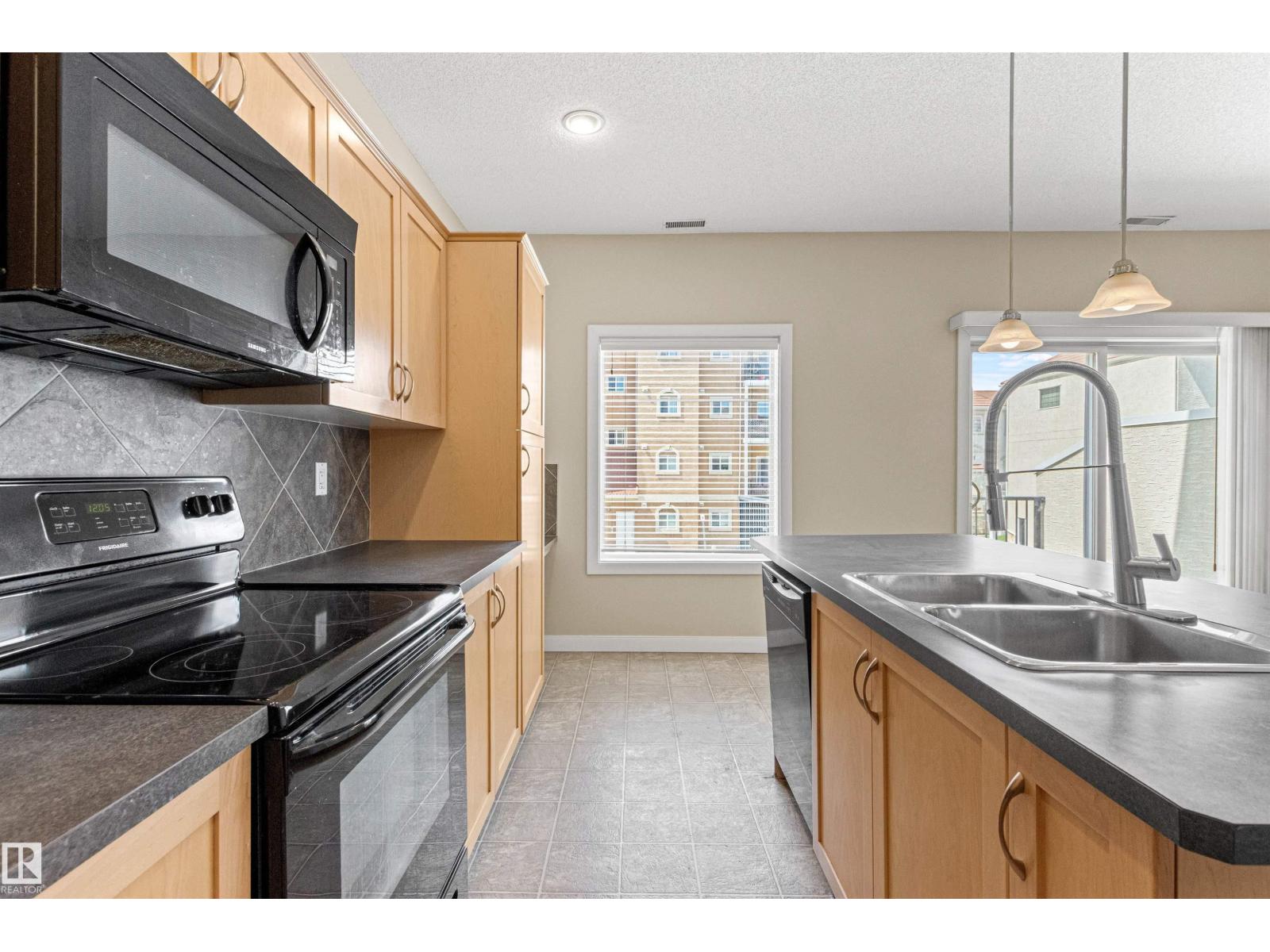 #39 13825 155 AV NW - 31