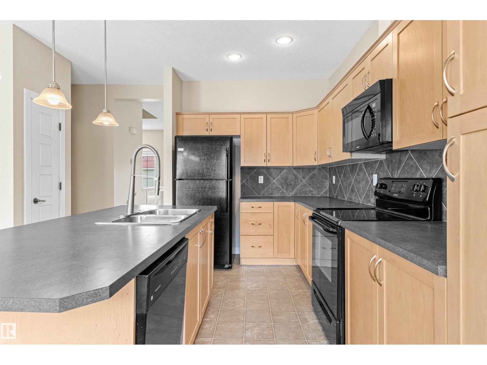 #39 13825 155 AV NW - 29